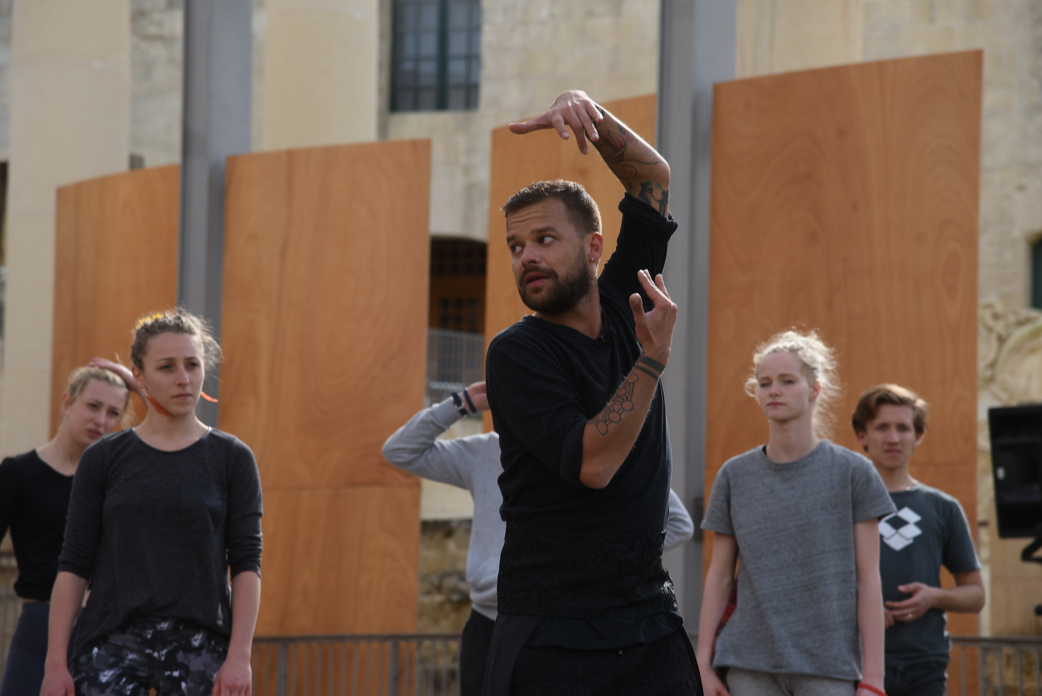 Michał Piróg przygotowujący choreografię